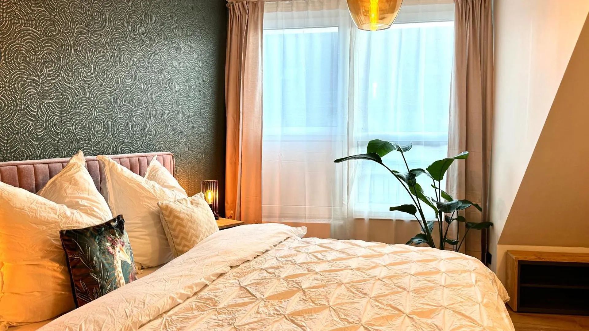 Queen Loui: Comfy Apartment Mit Tiefgarage 드레스덴